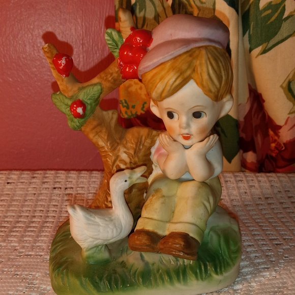VINTAGE COLLECTIBLE COLORFUL FIGURINE BOY AND GOOSE SITTING UNDER A APPLE TREE - Picture 2 of 9